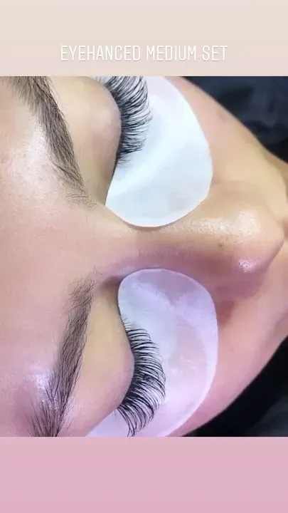 https://cdn.salonspotlight.com/photos/e00q5036bttEh51b53ZE/7a531e19-176f-4d48-8794-7f22dccf85bf_720x720