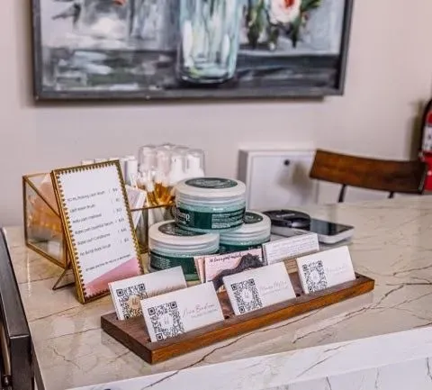 https://cdn.salonspotlight.com/photos/e0zsJSZkqlwPOAnO7vtG/13ae9953-3687-4bcf-8f1f-4640deb2de17_720x720