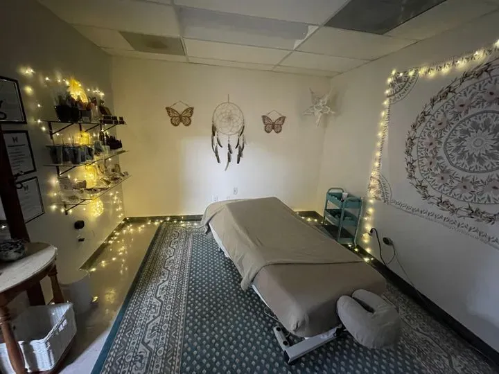 https://cdn.salonspotlight.com/photos/e1PQCp3p6IWeWRlfwi4q/a94f6541-0c66-4e44-861f-e4e093137389_720x720