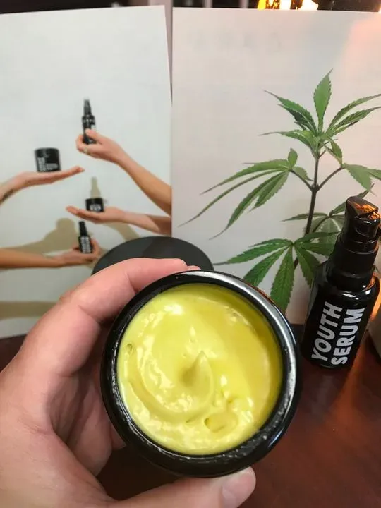 https://cdn.salonspotlight.com/photos/e1PQCp3p6IWeWRlfwi4q/ef2287c6-8d2a-457b-b0cd-59342d7d3b1f_720x720