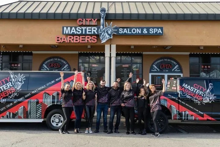 https://cdn.salonspotlight.com/photos/e2Y5PwmpFHb1vd8T9tLO/4dd611ae-104b-40e8-8315-1b6faf4c6888_720x720