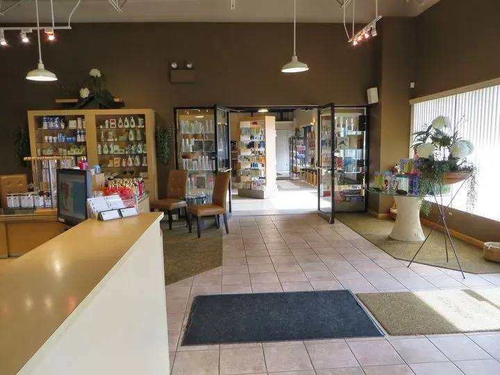 https://cdn.salonspotlight.com/photos/e36ljfbl5rJ0SVZOG9n1/1c77c2a4-8f74-4cbc-b0c1-bdf8d3b6bf79_720x720