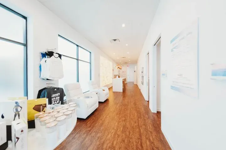 https://cdn.salonspotlight.com/photos/e3Z9FeZmMHYTIviClpT2/dfe0f8cd-5e04-4b3d-92c9-1097b2baa8e1_720x720