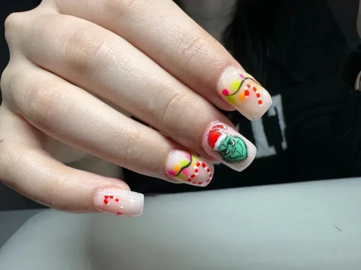 https://cdn.salonspotlight.com/photos/e458pHwNOJawEIF7nVhT/51d132cb-4860-4aaf-a032-00fb6f7c985e_720x720