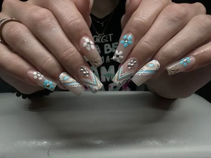 https://cdn.salonspotlight.com/photos/e458pHwNOJawEIF7nVhT/9f7daa8a-2f4f-4123-9924-7cc06562bde7_720x720
