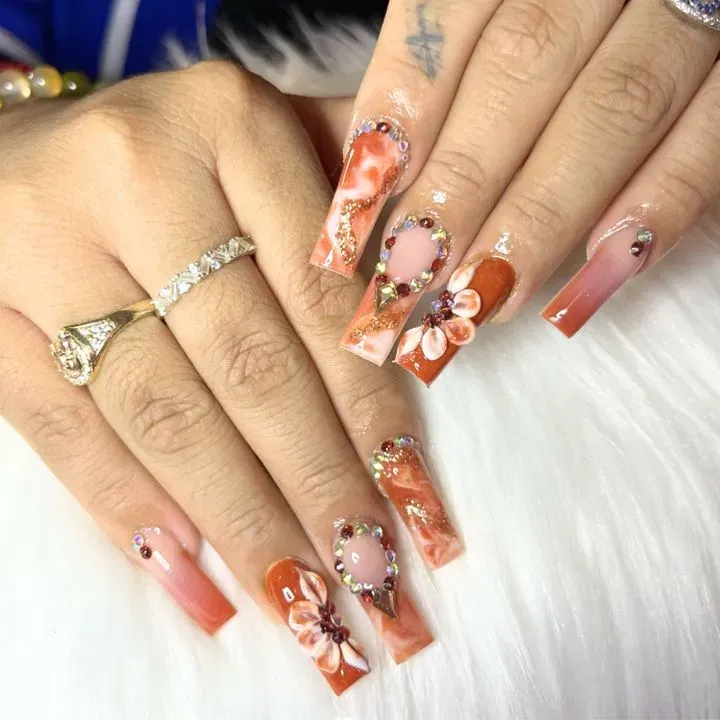 https://cdn.salonspotlight.com/photos/e4c3Bx1QkPecMFYPS6tX/684b146f-b62e-4992-9674-97bc13cc046d_720x720