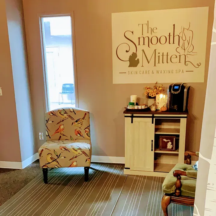 https://cdn.salonspotlight.com/photos/e9dOpJUkaoC1iL5CKd1q/74a677a0-5731-42d6-a0fa-f223cd4512cd_720x720