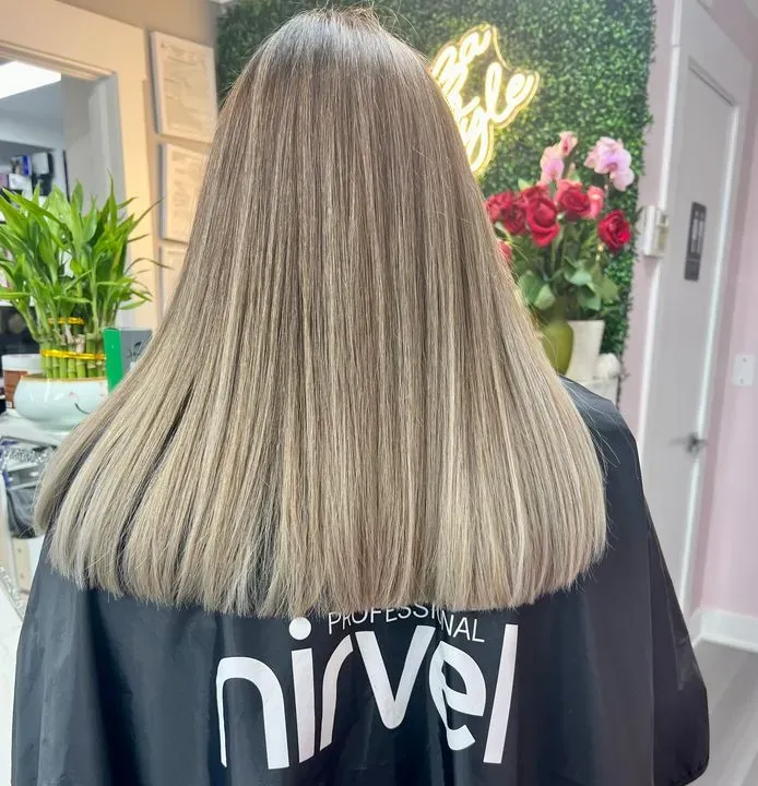 https://cdn.salonspotlight.com/photos/eANpWXPRXcMpcGAsxMgl/20a7eec7-c844-4a2f-a1fc-7b363408e0dc_720x720