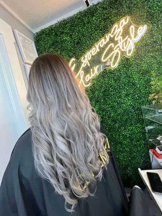 https://cdn.salonspotlight.com/photos/eANpWXPRXcMpcGAsxMgl/3e835c41-97eb-41a4-a89f-fecd8e795693_720x720