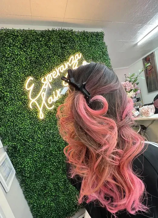 https://cdn.salonspotlight.com/photos/eANpWXPRXcMpcGAsxMgl/df77b7e7-0c9e-4bb6-9558-4c9cfe24214e_720x720