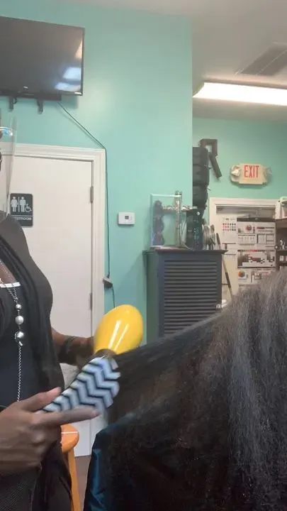 https://cdn.salonspotlight.com/photos/eBMeLaOMqdMnBc21AdfS/33cc18c6-70f0-4226-ac79-3b809b46f4ec_720x720