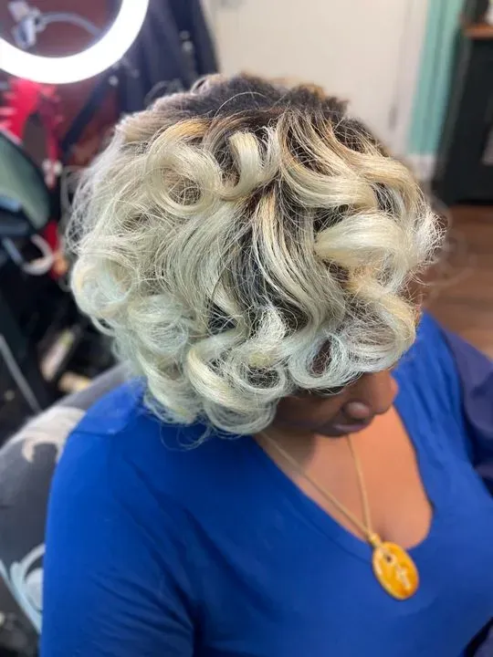 https://cdn.salonspotlight.com/photos/eBMeLaOMqdMnBc21AdfS/c56d0917-9d43-466e-988e-06c15f975265_720x720