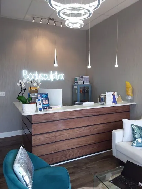 https://cdn.salonspotlight.com/photos/eBXOeciw4togfW4zqQDf/8d7c1ad0-bb74-4a0f-b8c7-2fdcfe4aabb7_720x720