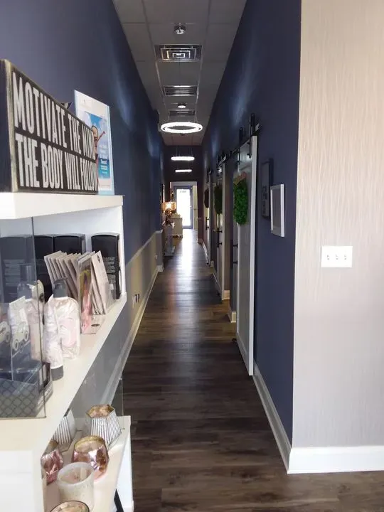 https://cdn.salonspotlight.com/photos/eBXOeciw4togfW4zqQDf/da02b420-b66c-485a-a148-84048ebe1ba8_720x720