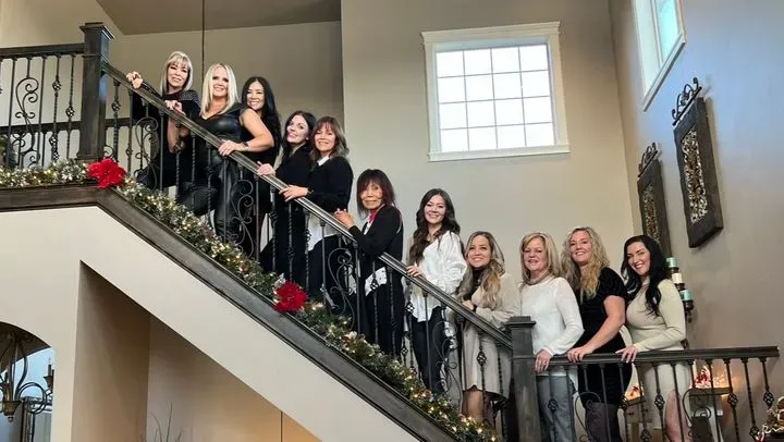 https://cdn.salonspotlight.com/photos/eCrWnhANwcL4JwsML3wB/1d2d3990-28b2-4004-b688-a053537b2cce_720x720