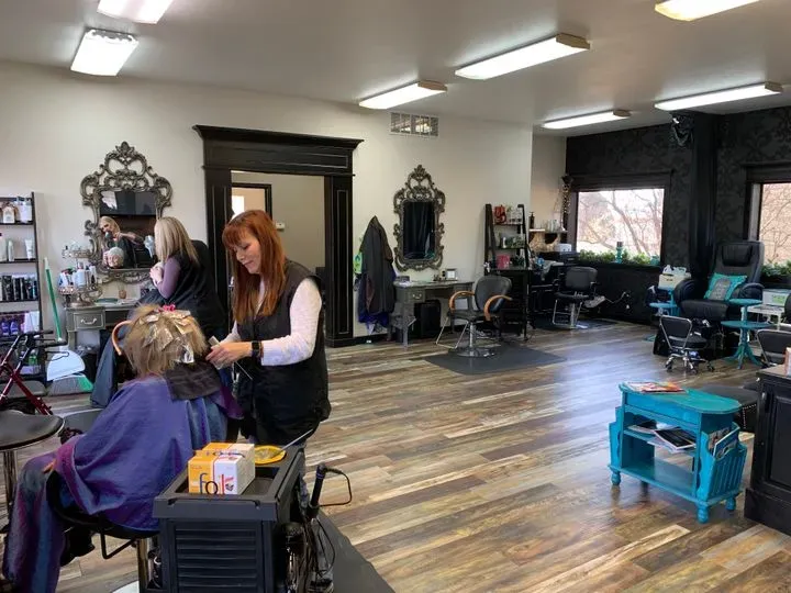 https://cdn.salonspotlight.com/photos/eCrWnhANwcL4JwsML3wB/b86de22c-397b-4249-8ea7-d2c63bb4ae1c_720x720
