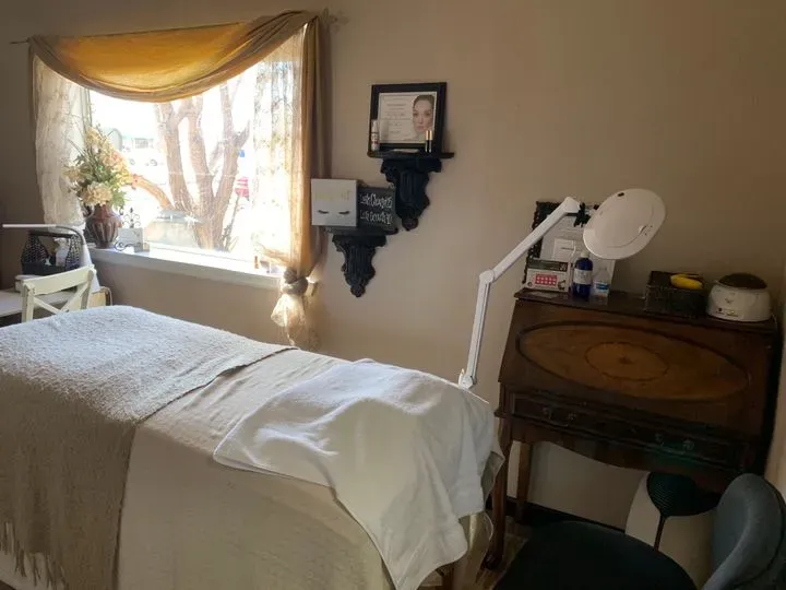 https://cdn.salonspotlight.com/photos/eCrWnhANwcL4JwsML3wB/c1c4ce76-fe4f-4efa-a524-55a2b69b81e7_720x720