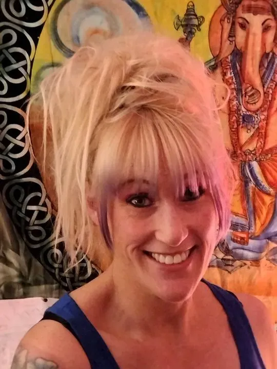 https://cdn.salonspotlight.com/photos/eDFox9zsMocHmdnn7pe9/1ecf7bad-21d4-4c2d-839c-5fd51ed63395_720x720