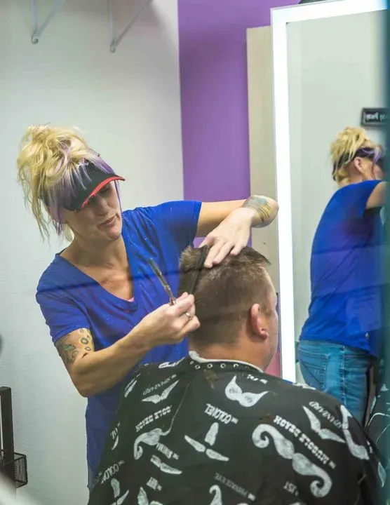 https://cdn.salonspotlight.com/photos/eDFox9zsMocHmdnn7pe9/76b14697-a08e-4e35-8462-b2f04482f6ac_720x720