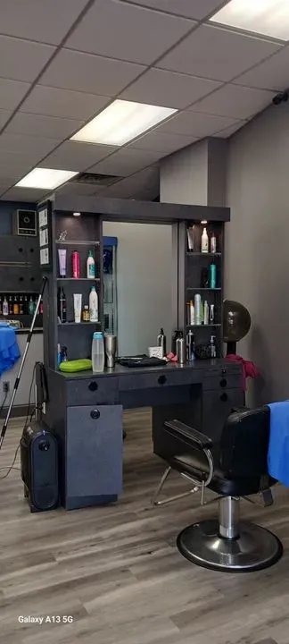 https://cdn.salonspotlight.com/photos/eFT9RJSJKqpUzRcW4ZuS/3ea8f706-c867-4082-90be-ff25c04995aa_720x720