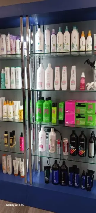 https://cdn.salonspotlight.com/photos/eFT9RJSJKqpUzRcW4ZuS/5e91ebc5-fb80-4c2e-95e9-102bada6bd88_720x720