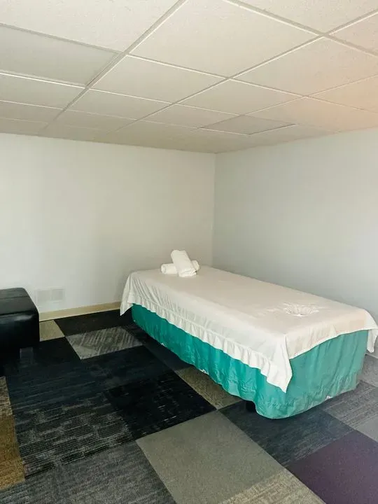 https://cdn.salonspotlight.com/photos/eGT0gOLUKdbWYGtx2dJq/ce4f819c-c842-4e2d-9964-d951668dd3fd_720x720
