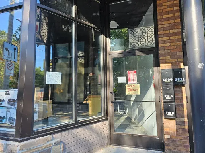 https://cdn.salonspotlight.com/photos/eGT0gOLUKdbWYGtx2dJq/e45f3426-5069-44f2-94d6-7b75ada0ee34_720x720