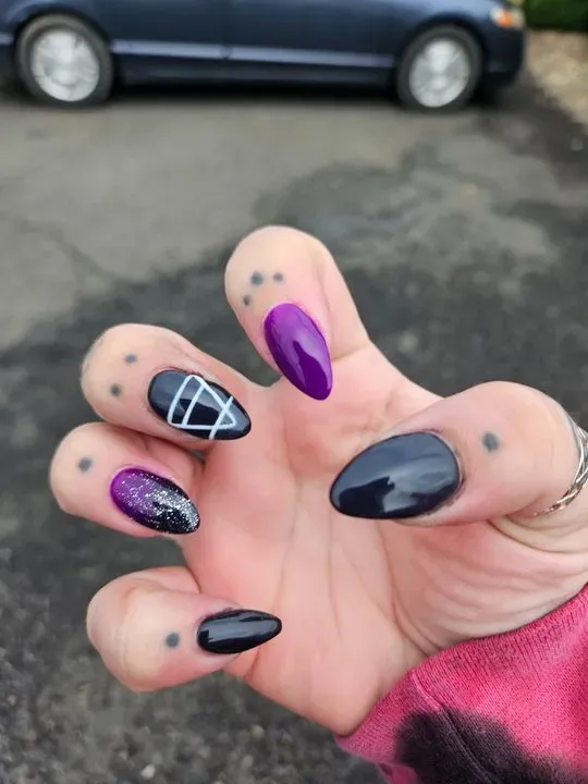 https://cdn.salonspotlight.com/photos/eGeSmsgQrDqs1WVSxNjV/177545ca-615f-4773-a915-42cbb4cf9891_720x720