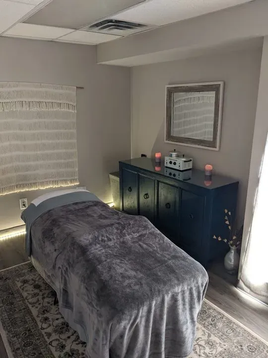 https://cdn.salonspotlight.com/photos/eHFagx9lxpZiQd3lVweC/144f67a9-e5c7-4f01-959a-262709e9603d_720x720