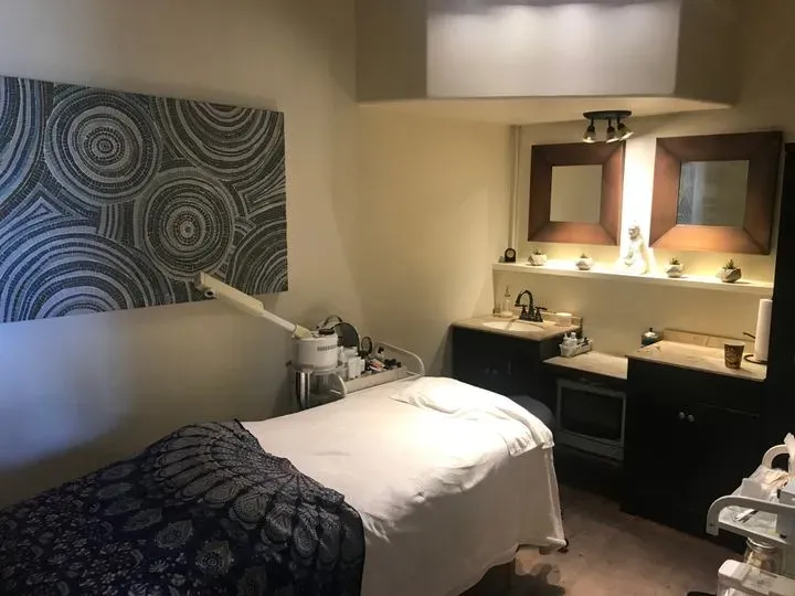 https://cdn.salonspotlight.com/photos/eHHiuvXowDtFZZjGDbxm/72d8bb8c-97b3-47b2-869c-17b4275b66d7_720x720