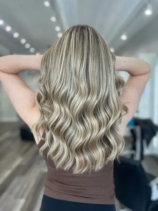 https://cdn.salonspotlight.com/photos/eLMQMmC3ZW4OaSYMDNdQ/3e049fef-2623-4e5e-b8a3-af97c4e51527_720x720