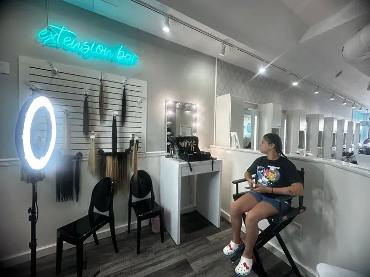 https://cdn.salonspotlight.com/photos/eLMQMmC3ZW4OaSYMDNdQ/4b90e28e-c6b3-47c6-bd6e-b03d02c42015_720x720