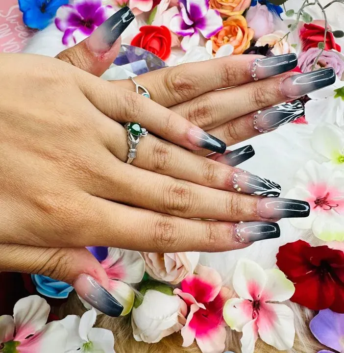 https://cdn.salonspotlight.com/photos/eMHP87vFjlrThHkiOdGf/8da95d1b-227b-4fbe-a85d-4a2306ca43a7_720x720