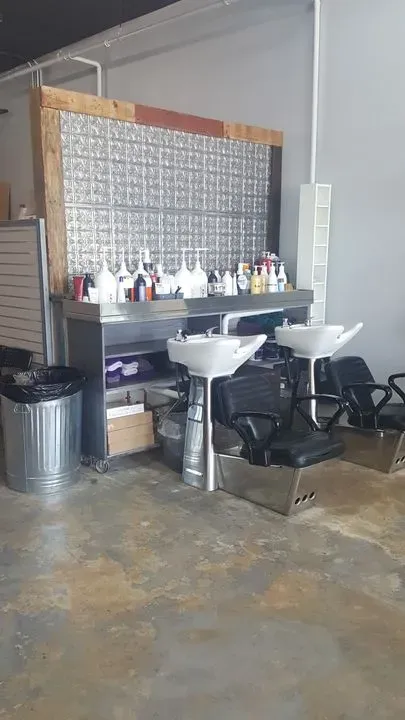 https://cdn.salonspotlight.com/photos/ePOK99Kf8DfbgVYOvMaR/02ecbb7c-87ea-4d16-b91f-1644ba3dca7d_720x720