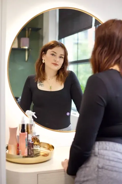 https://cdn.salonspotlight.com/photos/eTA5hV8JZy13BHN6Hwjb/42f9b61b-5bf5-4ab8-af68-9bd93432f6b7_720x720