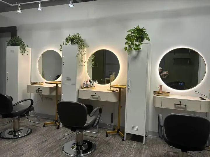 https://cdn.salonspotlight.com/photos/eTA5hV8JZy13BHN6Hwjb/5d672e51-a050-41ad-bb0b-05b74925731a_720x720