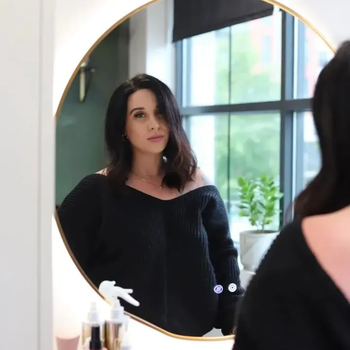 https://cdn.salonspotlight.com/photos/eTA5hV8JZy13BHN6Hwjb/5f948378-0790-42ec-b392-7312a8fb4b60_720x720