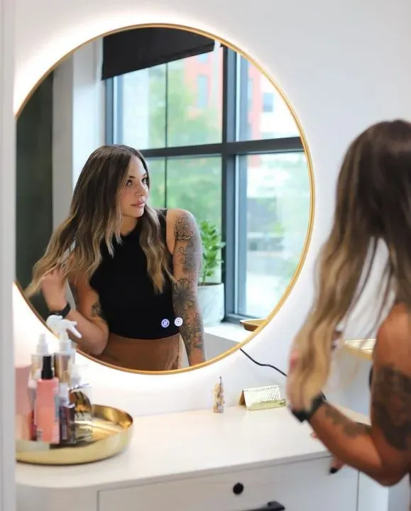 https://cdn.salonspotlight.com/photos/eTA5hV8JZy13BHN6Hwjb/9513b981-9e48-4dd9-bc0e-58cffd5ba1dd_720x720