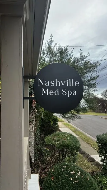 https://cdn.salonspotlight.com/photos/eV0EMzWFHHsjwUqCQl9a/7b15cb2a-ecfa-433b-ad88-15a70d2bf704_720x720