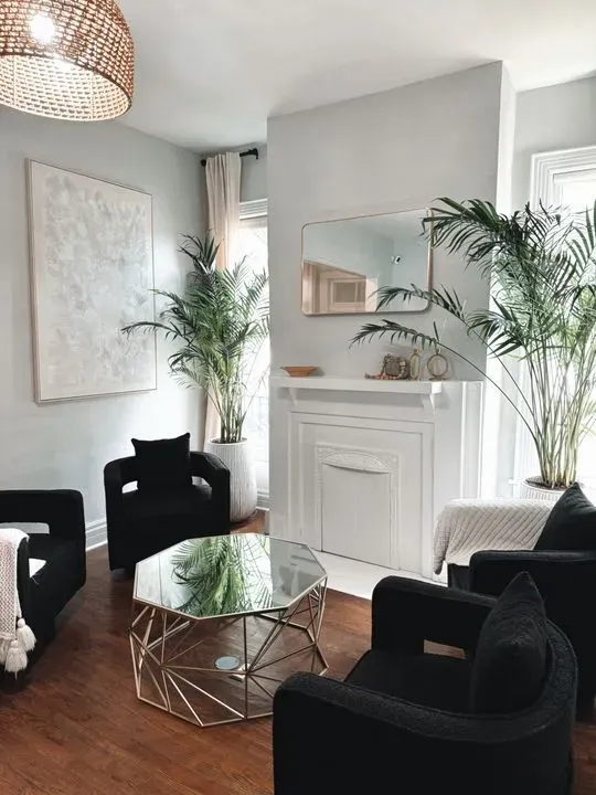 https://cdn.salonspotlight.com/photos/eV0EMzWFHHsjwUqCQl9a/b57e7d10-47f5-4763-ae09-837c28d65571_720x720