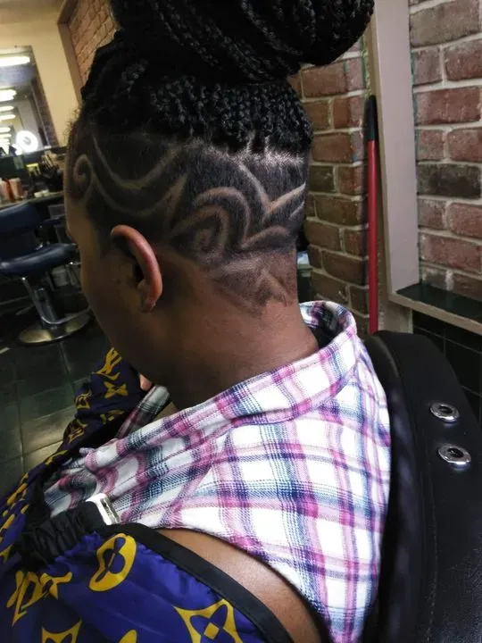 https://cdn.salonspotlight.com/photos/eXdkML6h2dTMnlW3kyXD/3279b484-94fa-4027-bc6d-0a59926e9ea4_720x720