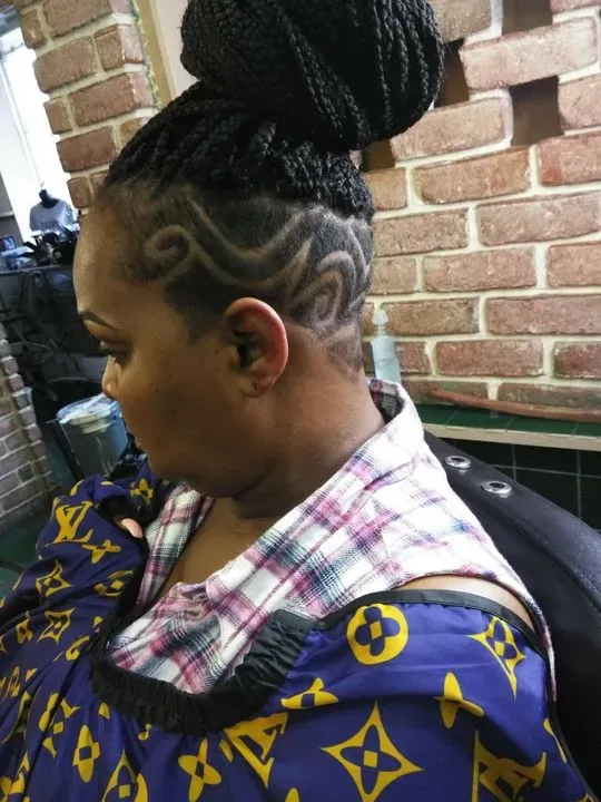 https://cdn.salonspotlight.com/photos/eXdkML6h2dTMnlW3kyXD/3b4f4fc5-5659-4acc-b5c7-f0b90f5fbb14_720x720