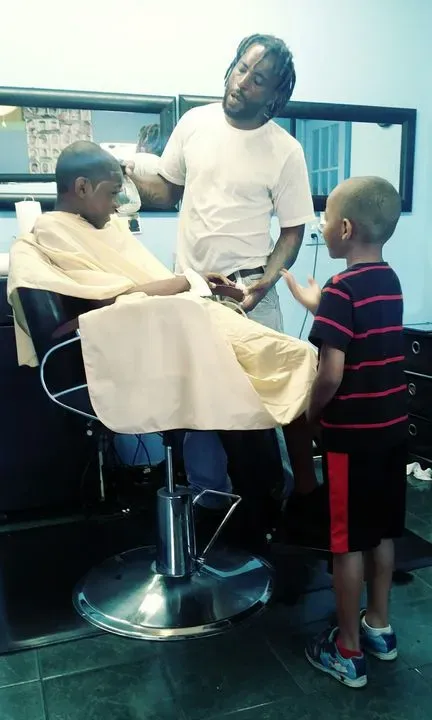 https://cdn.salonspotlight.com/photos/eXdkML6h2dTMnlW3kyXD/b8e5ad4a-3ec7-4763-bb61-1254359822e5_720x720