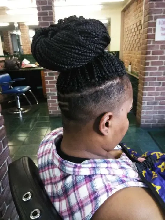 https://cdn.salonspotlight.com/photos/eXdkML6h2dTMnlW3kyXD/cc4a6ea2-05b6-4ba8-b8fa-0ac43a19f0f1_720x720