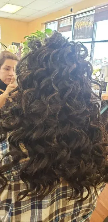 https://cdn.salonspotlight.com/photos/eYVx3mLIUIHKAa96mrHm/76073c11-86b5-4f60-97c1-2413dcad68b0_720x720