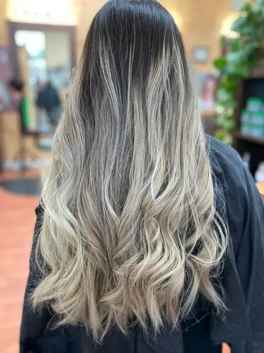 https://cdn.salonspotlight.com/photos/eYVx3mLIUIHKAa96mrHm/79fbf773-8bd5-4cc5-b7e0-ae6b5d9a9d38_720x720
