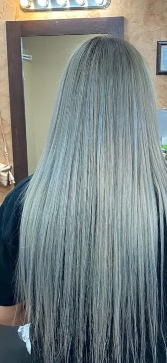 https://cdn.salonspotlight.com/photos/eYVx3mLIUIHKAa96mrHm/dbb719ab-f6aa-4eae-aade-8cb15f42919a_720x720