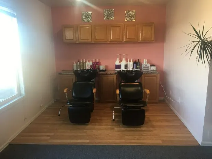 https://cdn.salonspotlight.com/photos/eZMdvZv0hpwYNlnc2Obu/2906918b-e084-4f3f-95de-9dbfb99968fa_720x720