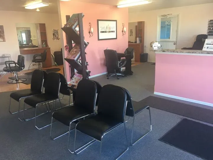 https://cdn.salonspotlight.com/photos/eZMdvZv0hpwYNlnc2Obu/d253a7c8-b3a6-4d1c-95e8-89e44f639bc1_720x720