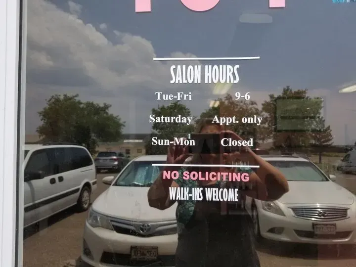 https://cdn.salonspotlight.com/photos/eZMdvZv0hpwYNlnc2Obu/e581993b-b104-43b2-8e42-82fa9cb6c624_720x720